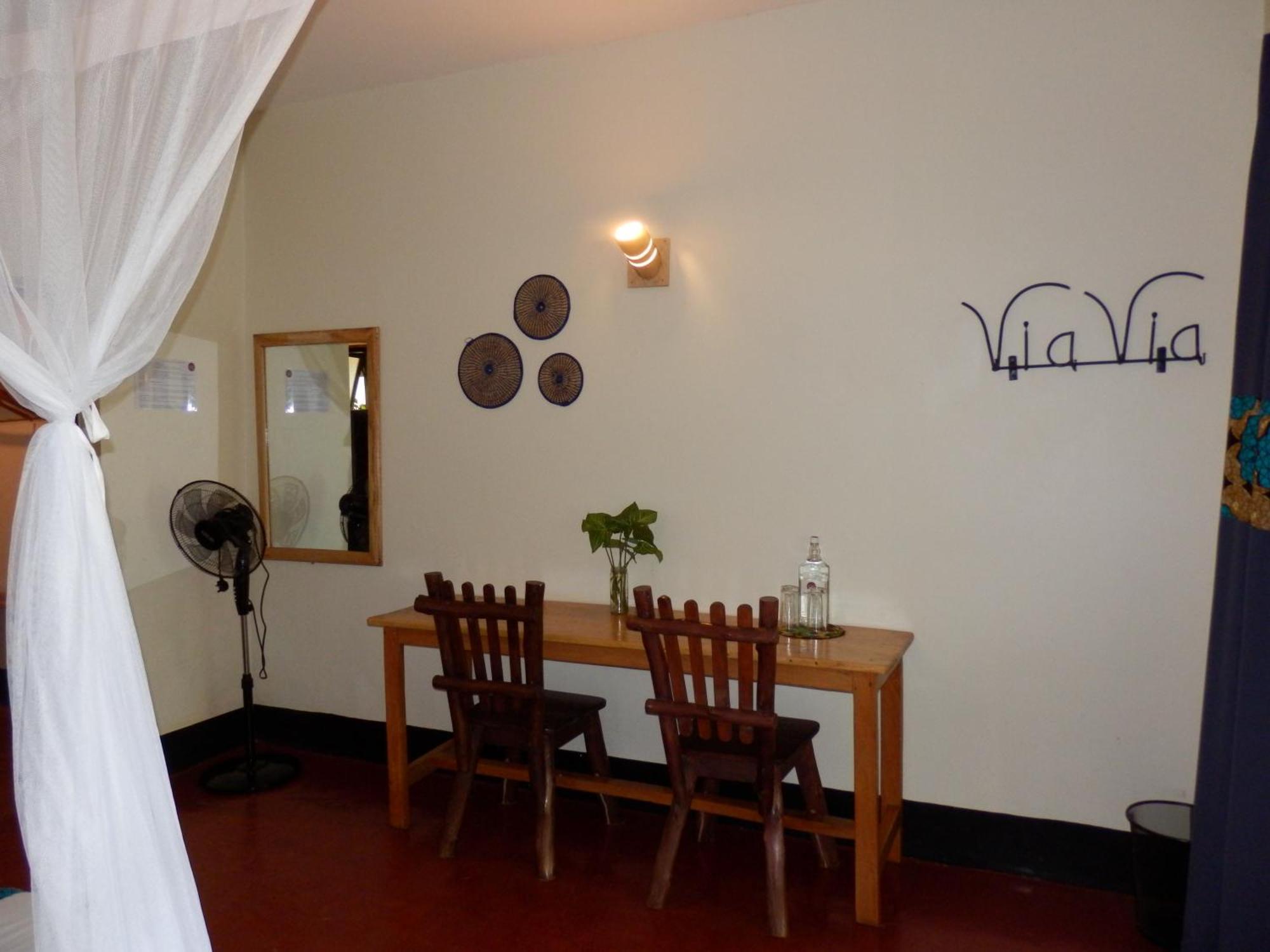 Viavia Entebbe Hotell Exteriör bild