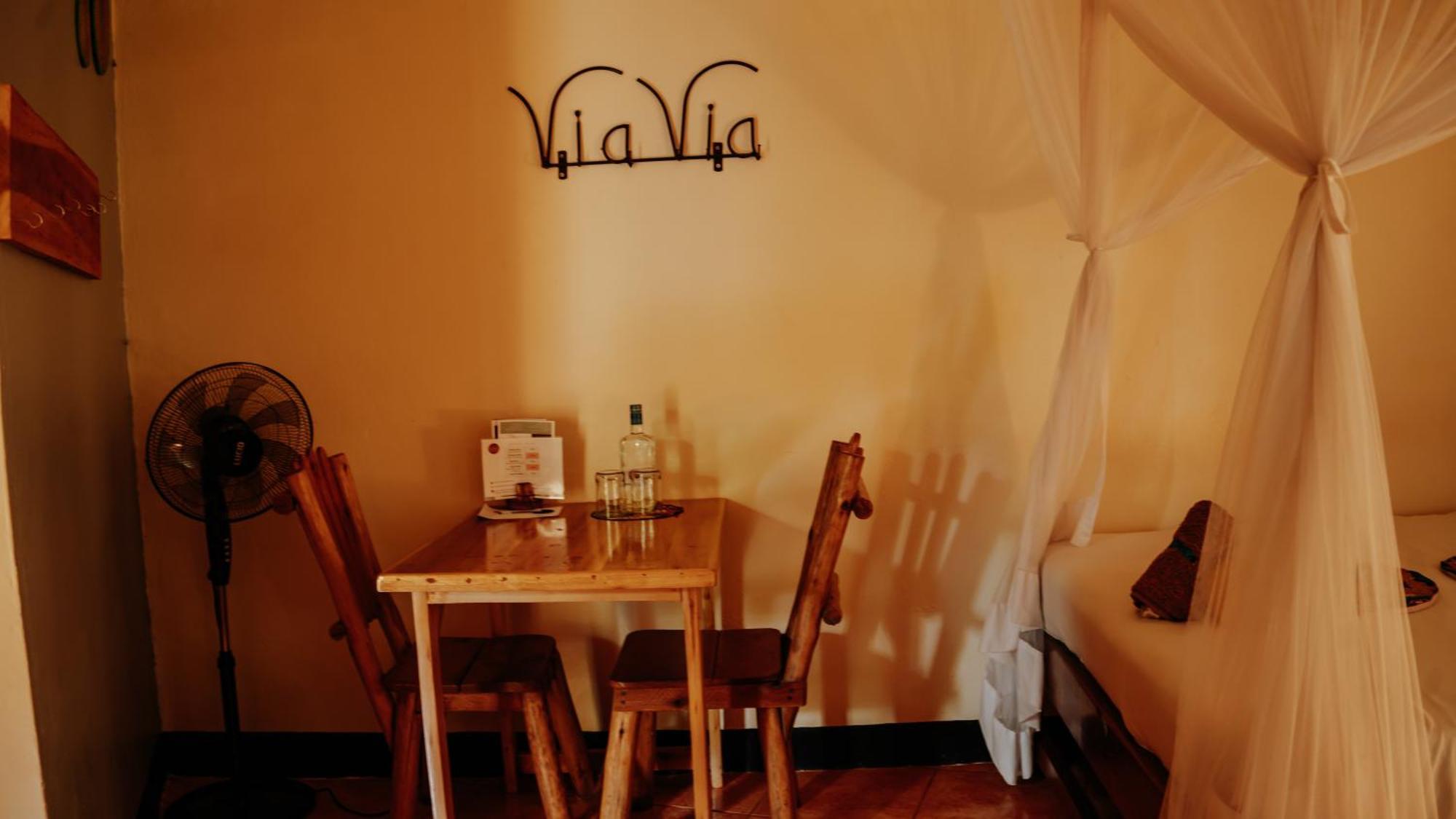 Viavia Entebbe Hotell Exteriör bild